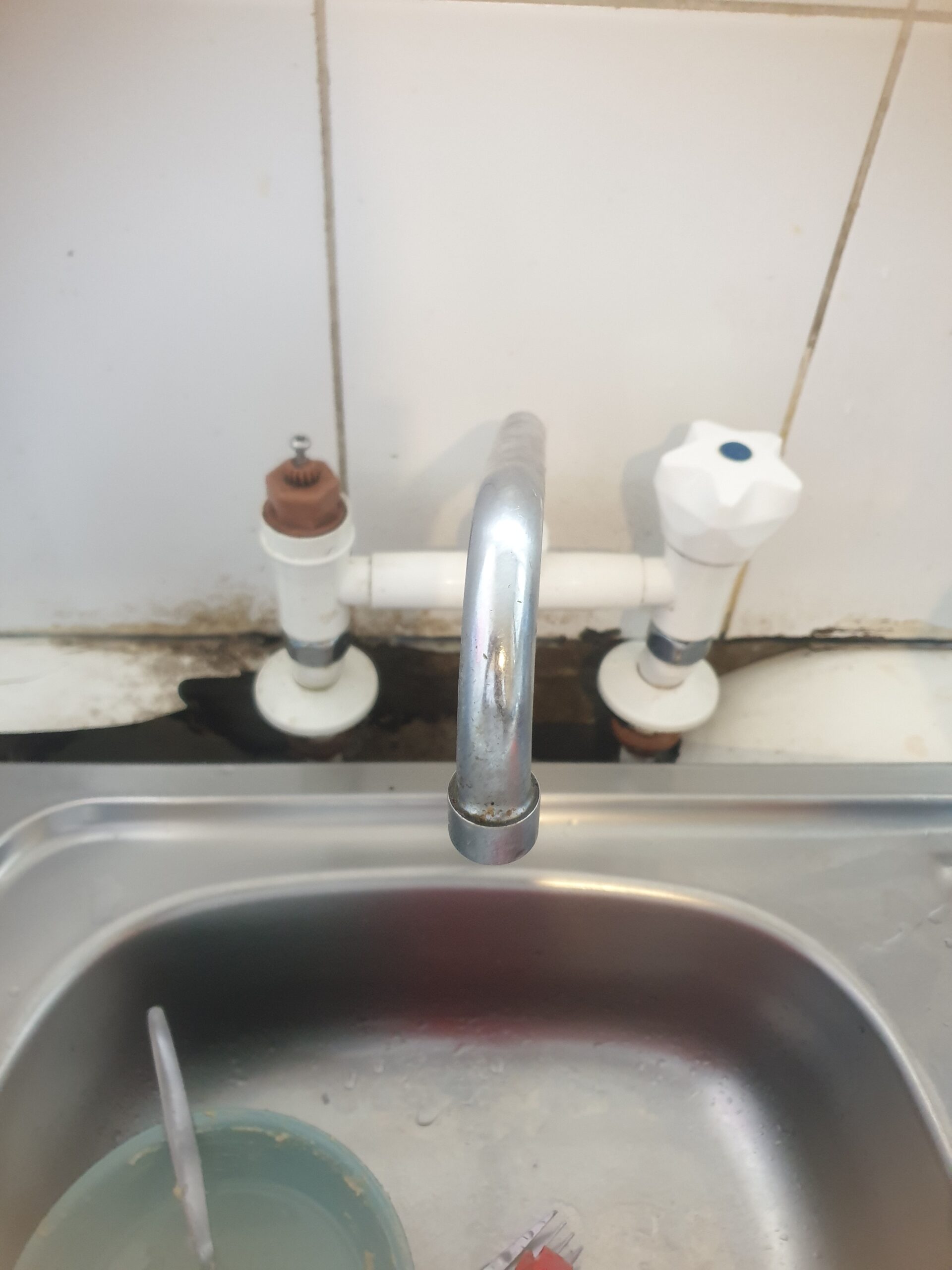 Broken sink mixer replacement and tap repair in Rosebank